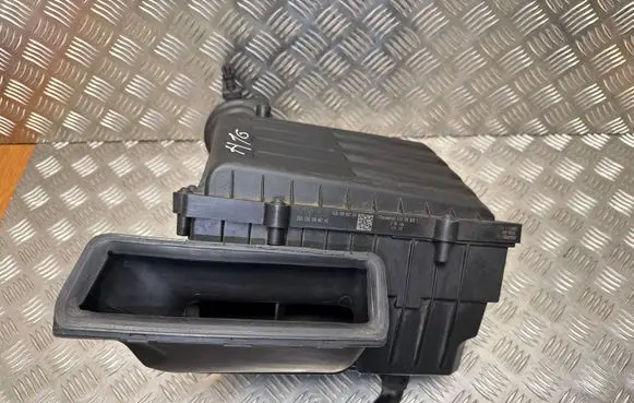 Volkswagen PASSAT B8 Air filter box 5Q0129607AA 5Q0129601AC
