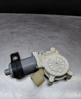 BMW 5 E60 E61 Front door window regulator motor 6981141