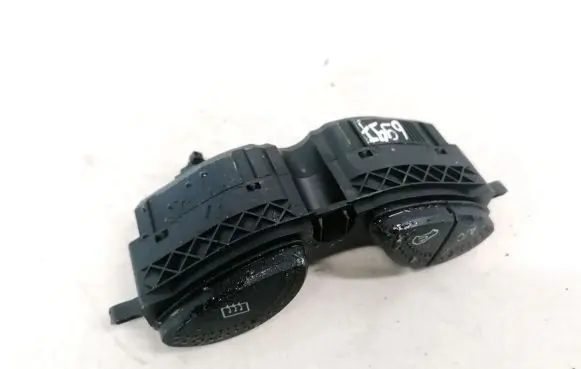 Ford Focus Windscreen/window heater switch 98AG19A945BG