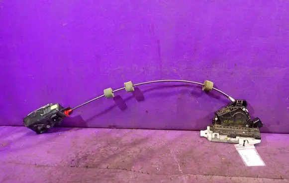 Ford Mondeo Mk III Front door lock 2S4AA21812EB