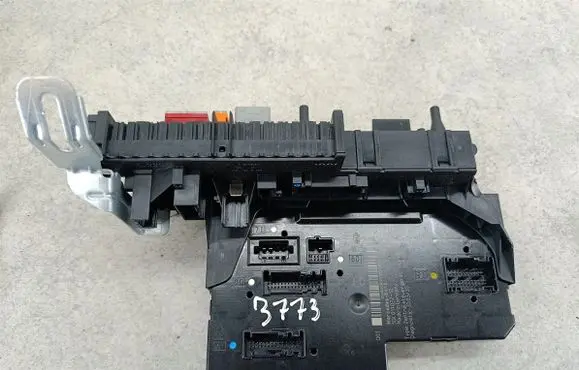 Mercedes-Benz C W204 SAM control unit 2049060305