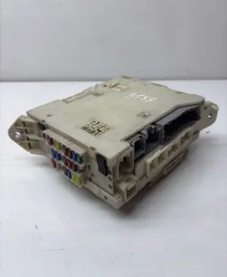 Lexus IS 220D-250-350 Fuse module 8273053020