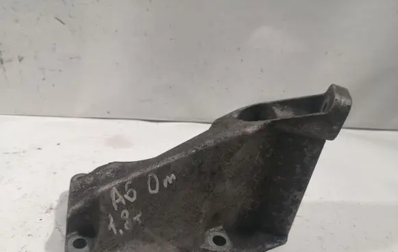 Audi A6 S6 C5 4B Engine mounting bracket 8D0199307P
