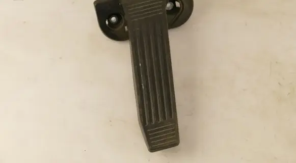 Toyota Camry VIII XV70 Accelerator throttle pedal