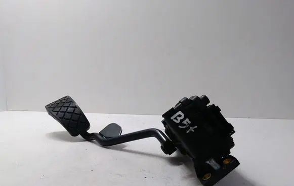 Volkswagen PASSAT B5.5 Accelerator throttle pedal 8D2721523E 6PV00777009