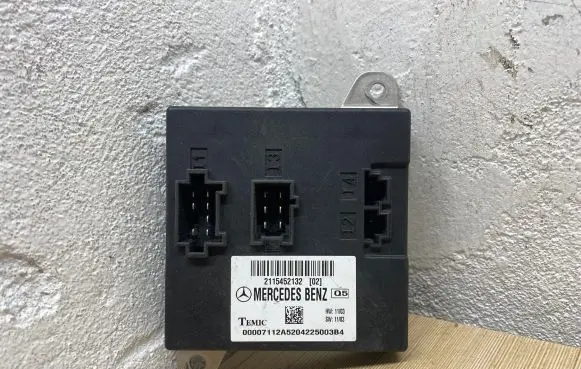 Mercedes-Benz E W211 Comfort/convenience module 2115452132