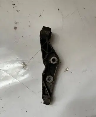 Volvo XC60 Engine mounting bracket