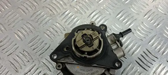 Peugeot 5008 II Vacuum pump M0033481