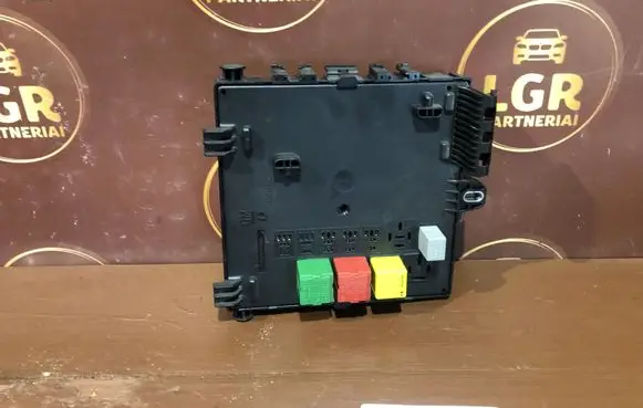 Opel Signum Fuse module 13205776