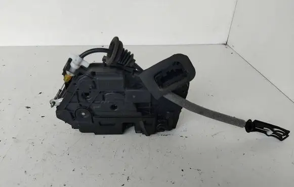 Volkswagen Polo V 6R Rear door lock 5K4839016