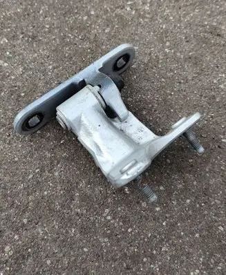 Mercedes-Benz CLS C218 X218 Rear door lower hinge A046572