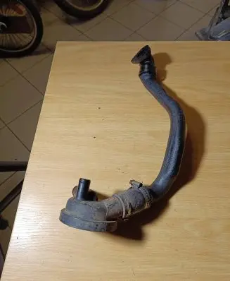 Volkswagen Golf III Breather/breather pipe/hose 028129101