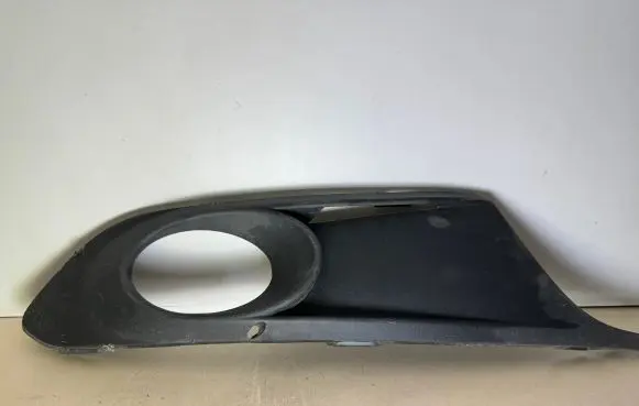 Volkswagen Jetta VI Front fog light trim/grill 5C6853666A