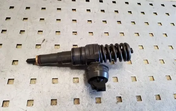 Volkswagen PASSAT B6 Fuel injector 038130073BN 0414720313