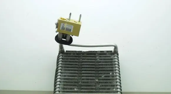 A/C cooling radiator (condenser)