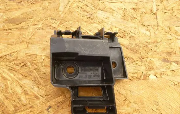 Volkswagen Golf VI Rear bumper mounting bracket 5K6807393A