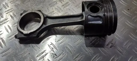Piston with connecting rod