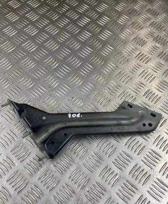 Audi Q5 SQ5 Fender mounting bracket 8R0821136