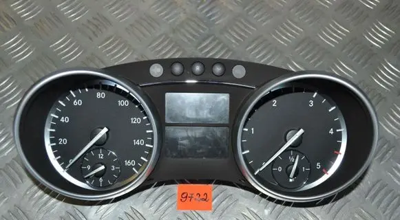 Mercedes-Benz R W251 Speedometer (instrument cluster) A2519006100