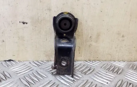 Toyota RAV 4 (XA30) Radiator mount bracket
