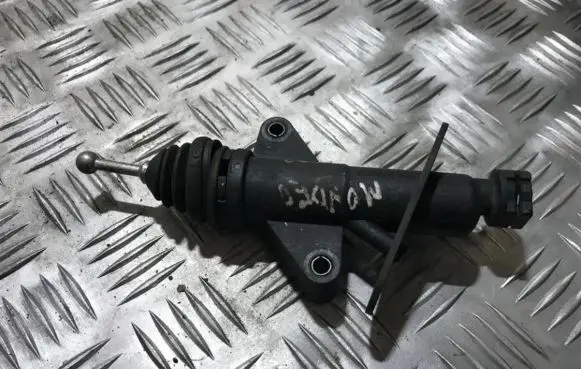 Ford Mondeo Mk III Clutch master cylinder 1s717a543ab 1s71-7a543-ab