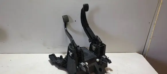 Opel Meriva B Pedal assembly 13362473 00135003