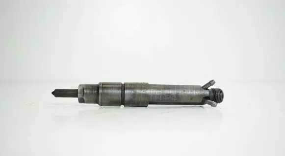 Audi A6 S6 C4 4A Fuel injector 028130202J