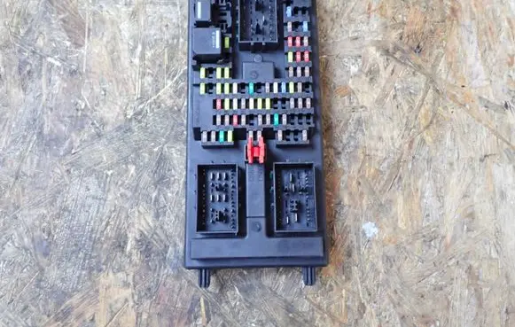 Jaguar XJ X351 Fuse module FW9314F041AE