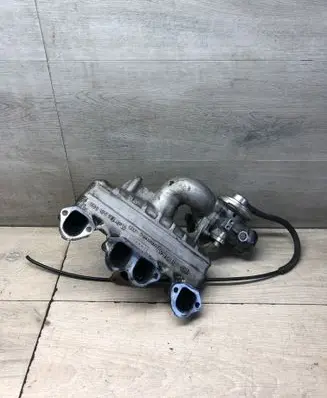 Volkswagen PASSAT B5 Intake manifold 038129713AD