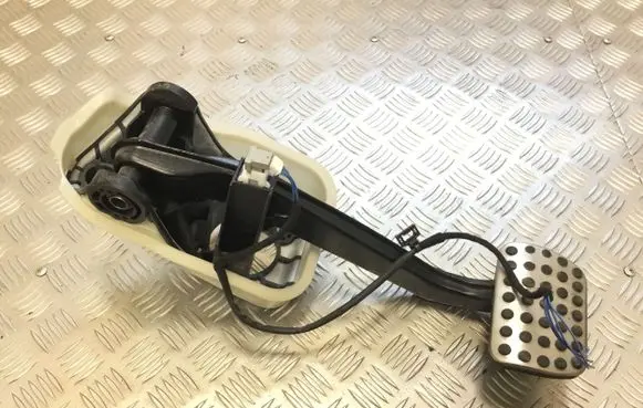 Mercedes-Benz S C217 Brake pedal A2222940001