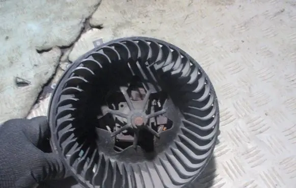 BMW 1 E81 E87 Heater fan/blower 985465S 6933663 0748485