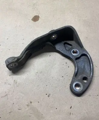 Dacia Duster II Engine mounting bracket 339305807R