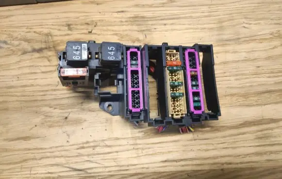 Audi A5 8T 8F Fuse module 22105701R