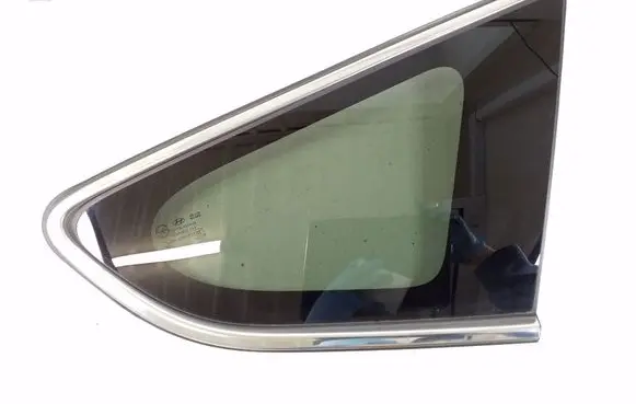 Hyundai Santa Fe Rear side window 878202W010