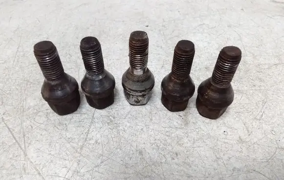 Nissan Note (E11) Nuts/bolts 