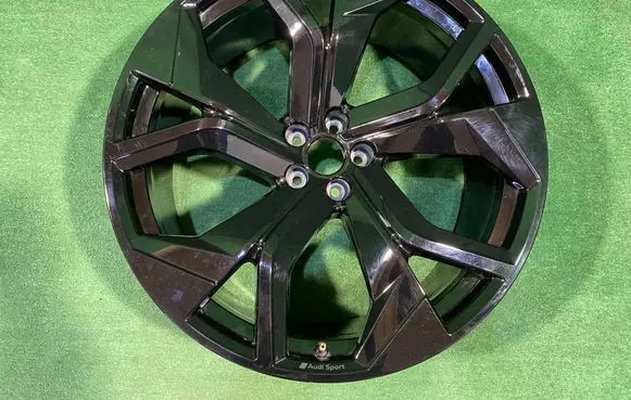 Audi RS Q8 R23 light alloy rim 4M8601025DC