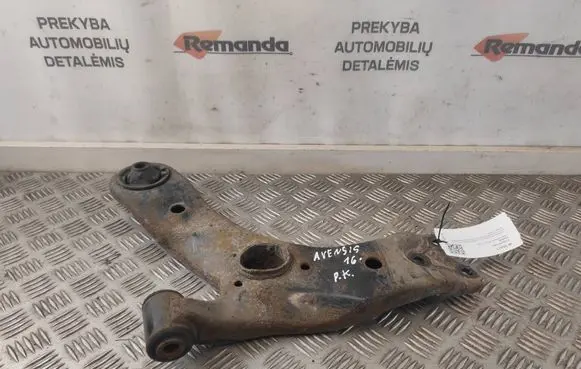 Toyota Avensis T270 Front lower control arm/wishbone 