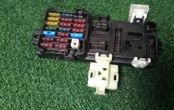 Mitsubishi Galant Fuse module 4444