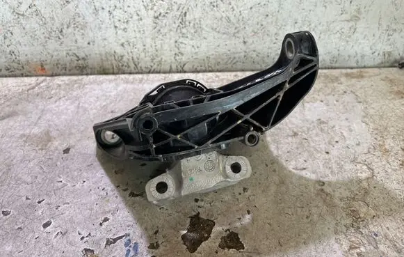 Engine mount bracket