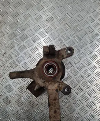 Mercedes-Benz Vito Viano W638 Front wheel hub
