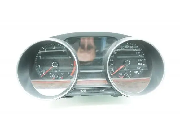 Volkswagen Polo V 6R Speedometer (instrument cluster) MMAUTKO17740