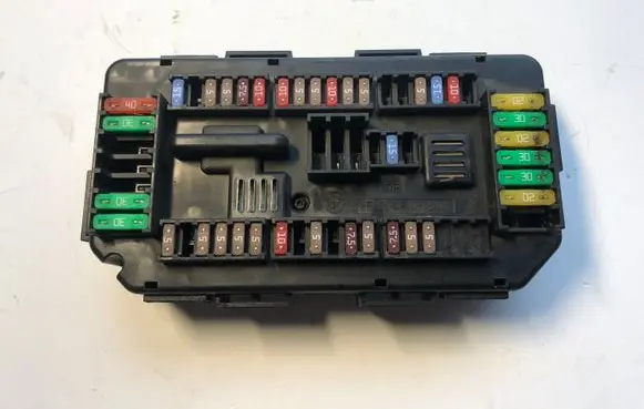 BMW 4 F32 F33 Fuse module 9389068 V7938906801 08042016