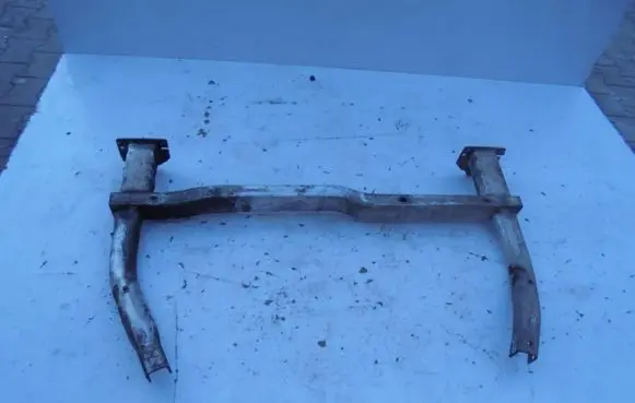 Peugeot 407 Engine mount bracket
