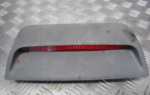 Third/center stoplight
