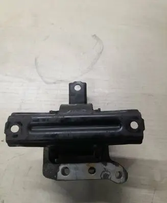 Jeep Compass Engine mount bracket 