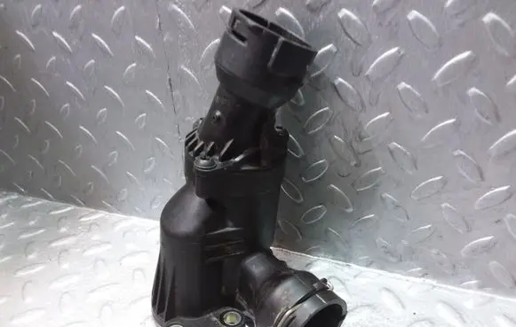 Thermostat/thermostat housing