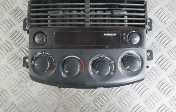 Toyota Sienna XL20 II Interior fan control switch 8401008130