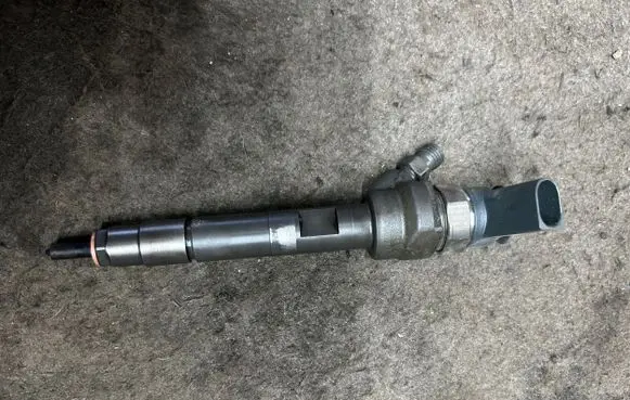 BMW 1 F20 F21 Fuel injector 7798446