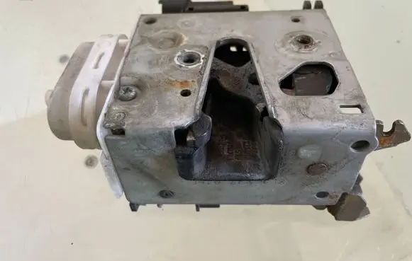 Audi A3 S3 8L Front door lock 8L1837016C