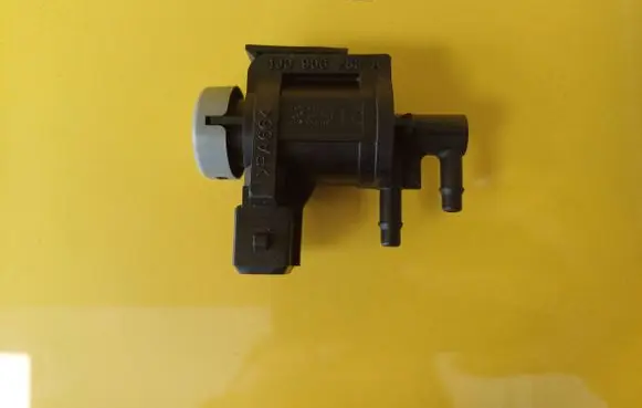 Volkswagen Touareg I Turbo solenoid valve 1J0906283C